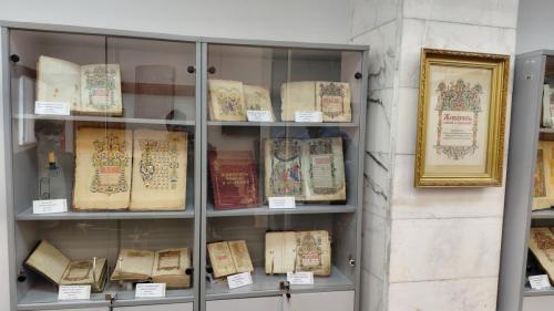 «Живопись словом и красками» – выставка рукописных книг в Фундаментальной библиотеке