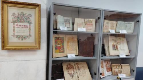 «Живопись словом и красками» – выставка рукописных книг в Фундаментальной библиотеке