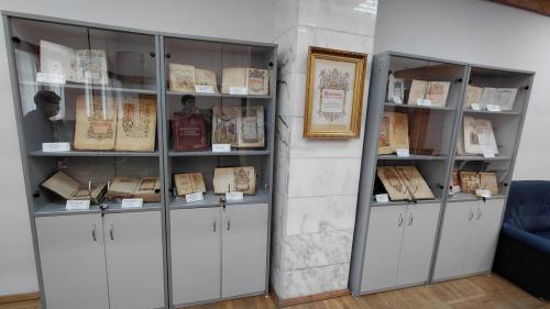 «Живопись словом и красками» – выставка рукописных книг в Фундаментальной библиотеке