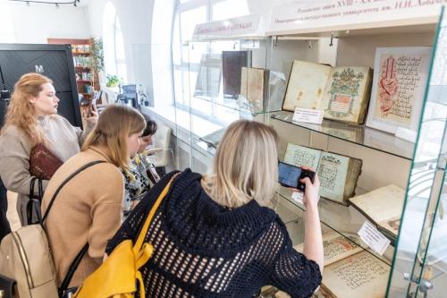 26 0318 BibNNGU NauchZavtrak 063 