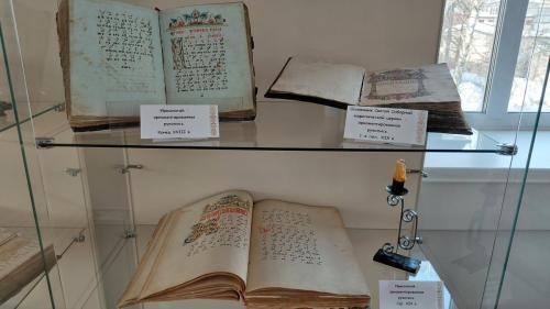 Книжная выставка «Живопись словом и красками»