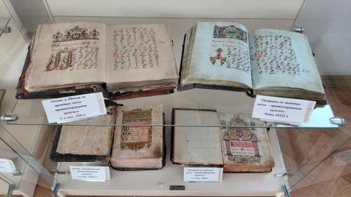 Книжная выставка «Живопись словом и красками»